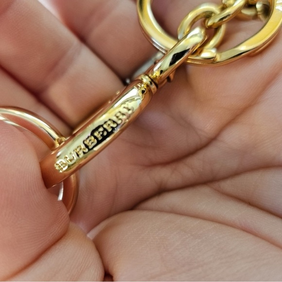 Vintage Burberry’s Black Leather Drawstring Bucket Bag & Burberry Bag Charm Set - Picture 14 of 16